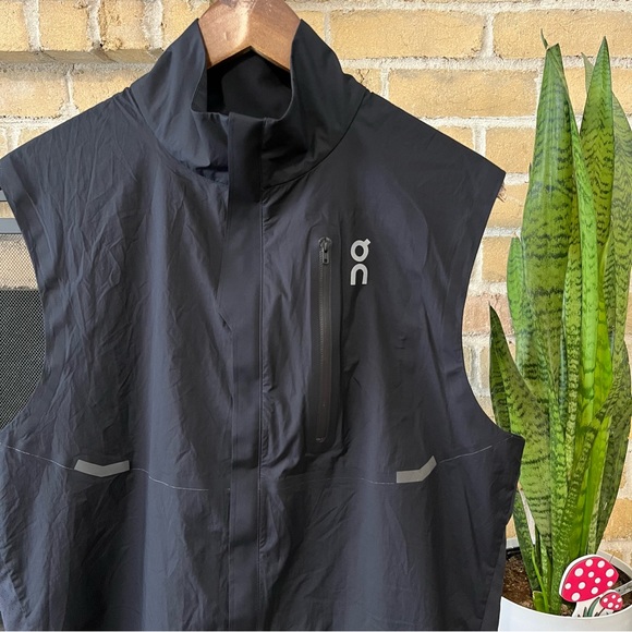 On Cloud Mens Running Weather Vest Black Size XL - Picture 2 of 6